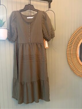 Billy T Betty dress and olive green MIDI length – NWT – women’s medium